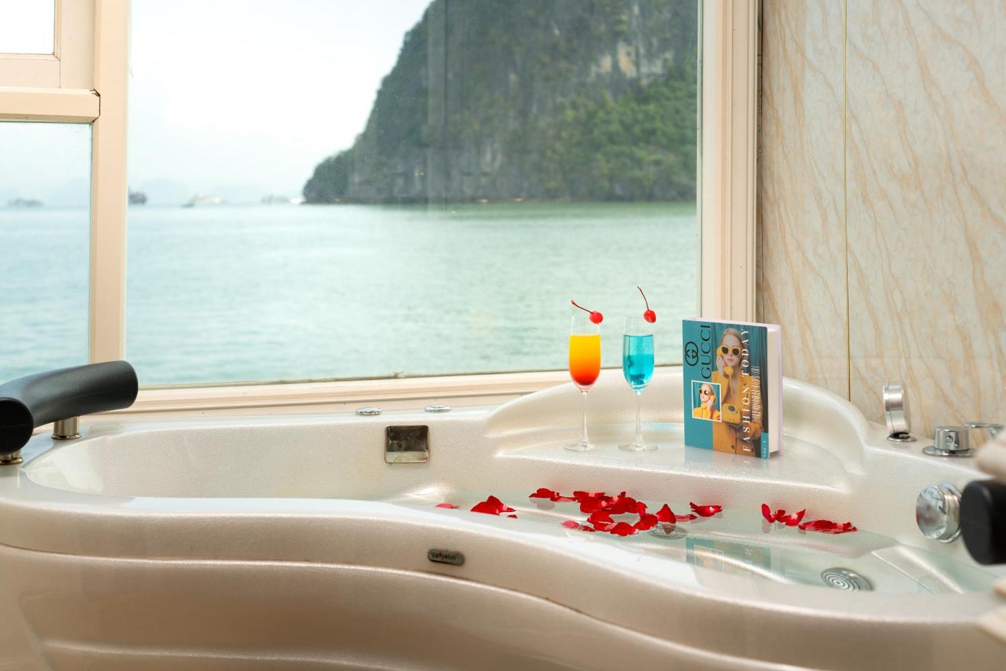 فندق Halong Aquamarine Royal Cruise ها لونغ المظهر الخارجي الصورة